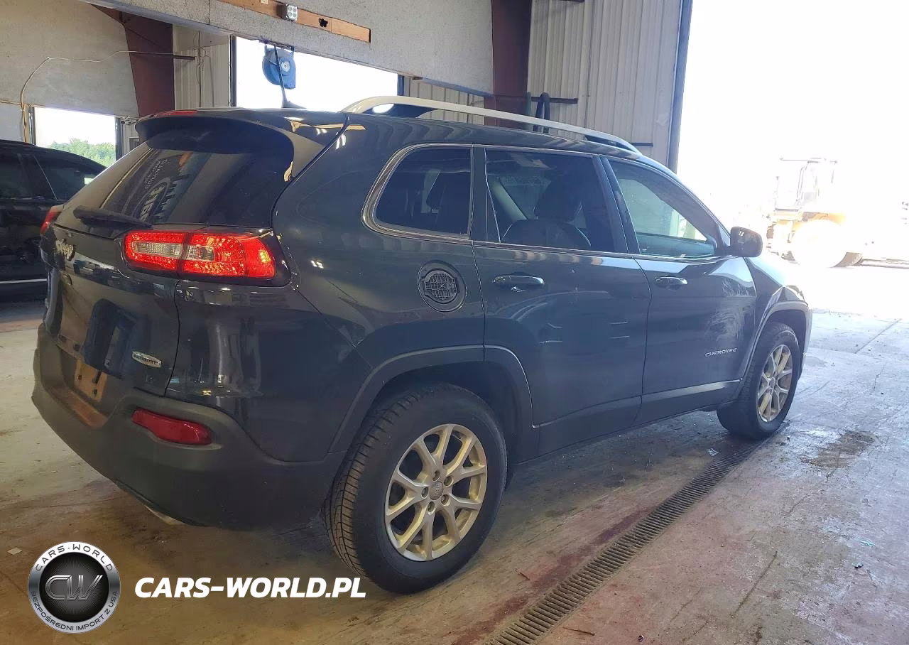 2018 Jeep Cherokee Latitude Plus VIN:1C4PJMLX8JD615112 - 3