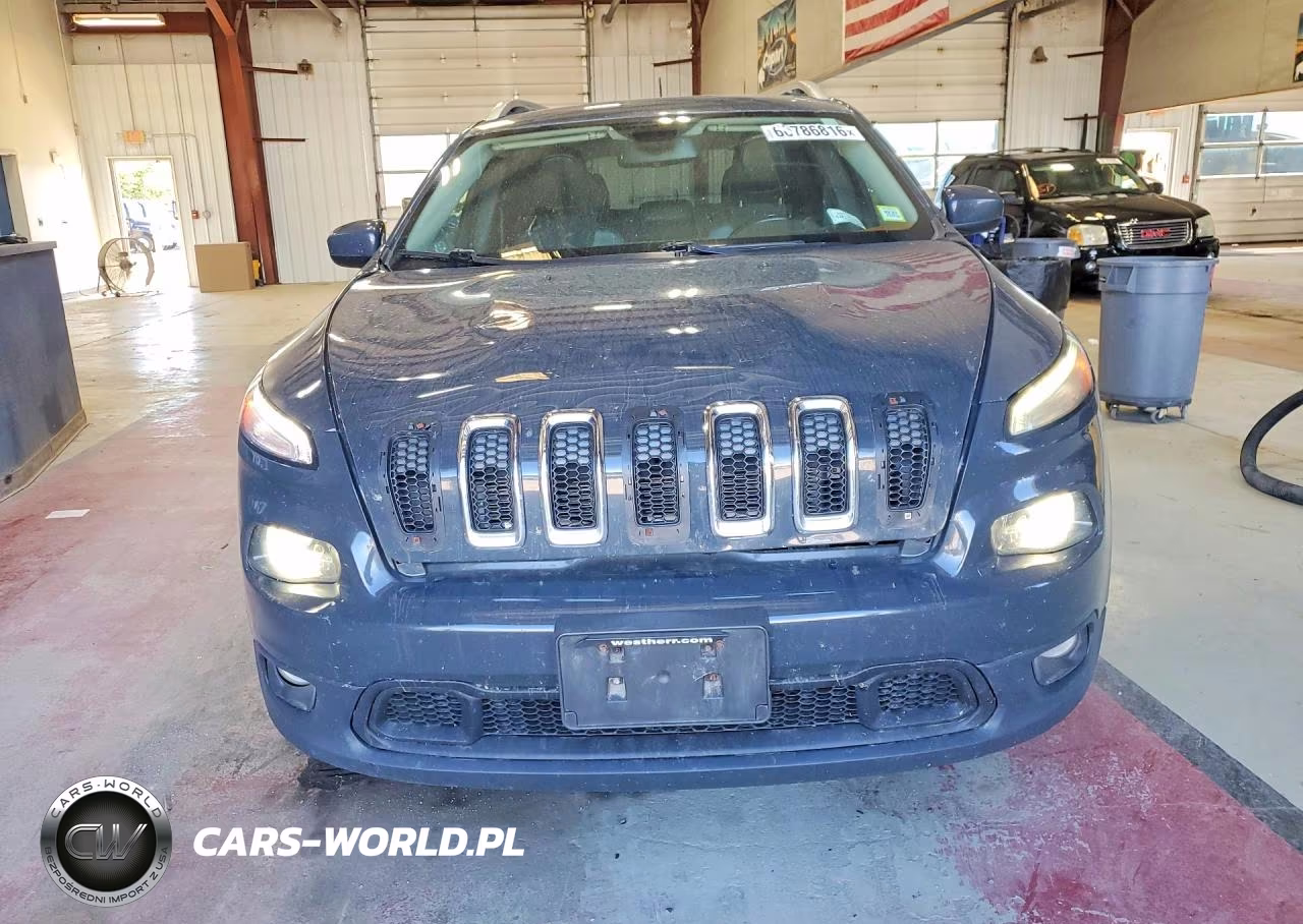 2018 Jeep Cherokee Latitude Plus VIN:1C4PJMLX8JD615112 - 5