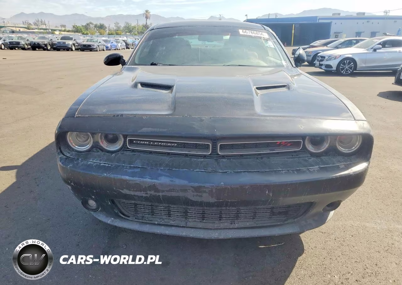 2015 Dodge Challenger Sxt VIN:2C3CDZATXFH703449 - 5