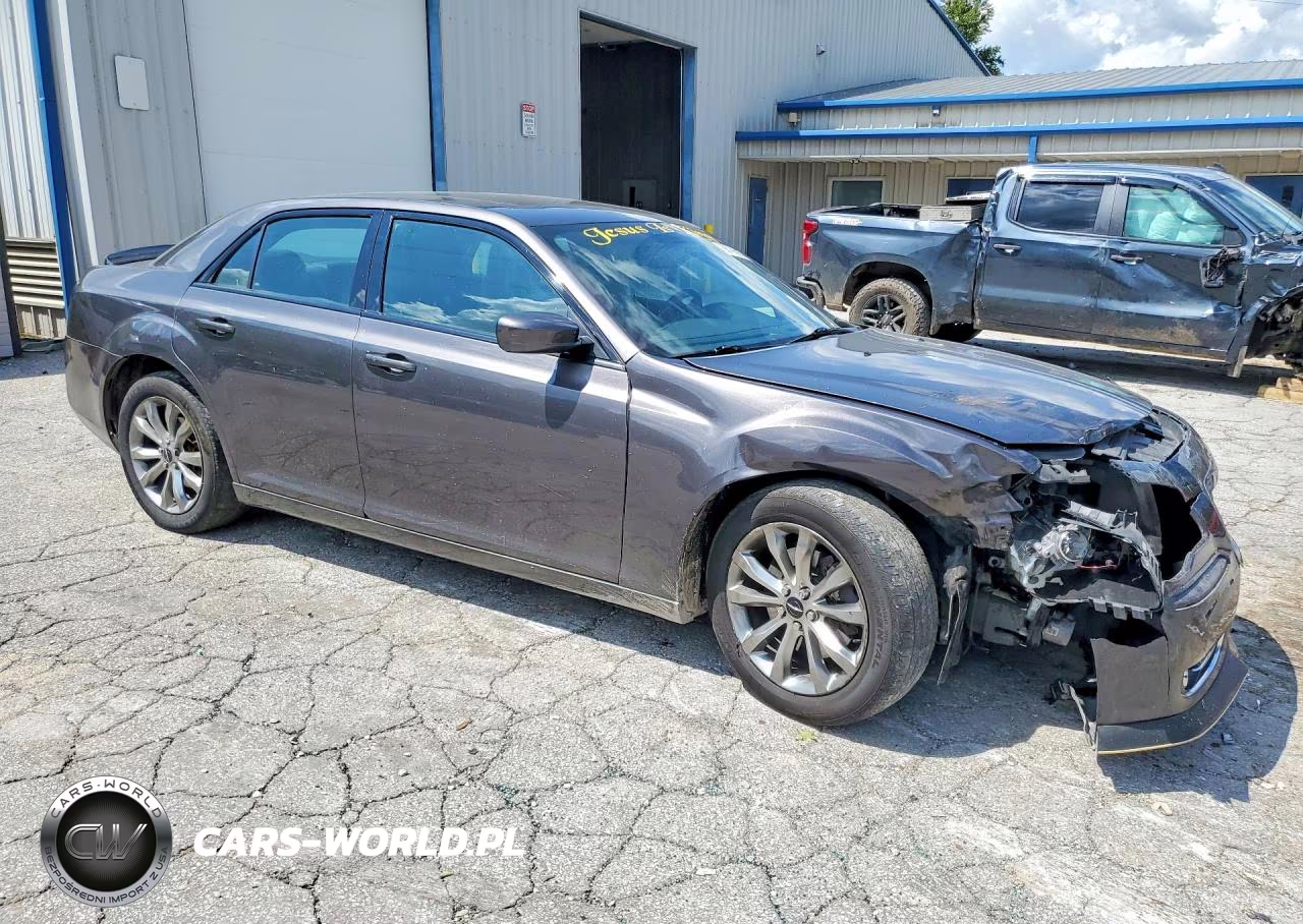 2014 Chrysler 300 S VIN:2C3CCAGG7EH353145 - 4