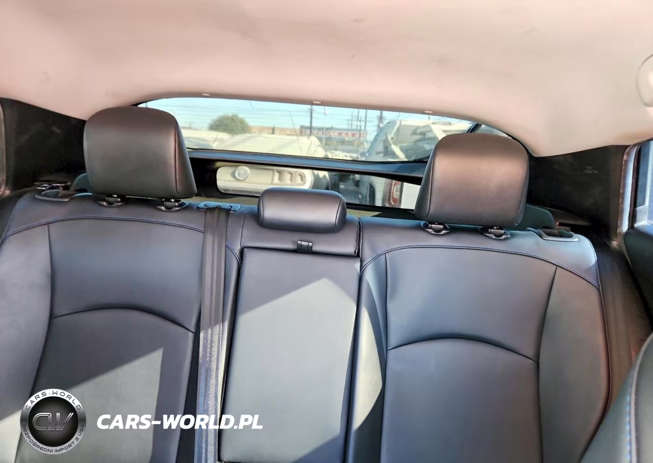 2018 Toyota Prius Three Touring VIN:JTDKARFU4J3063591 - 10