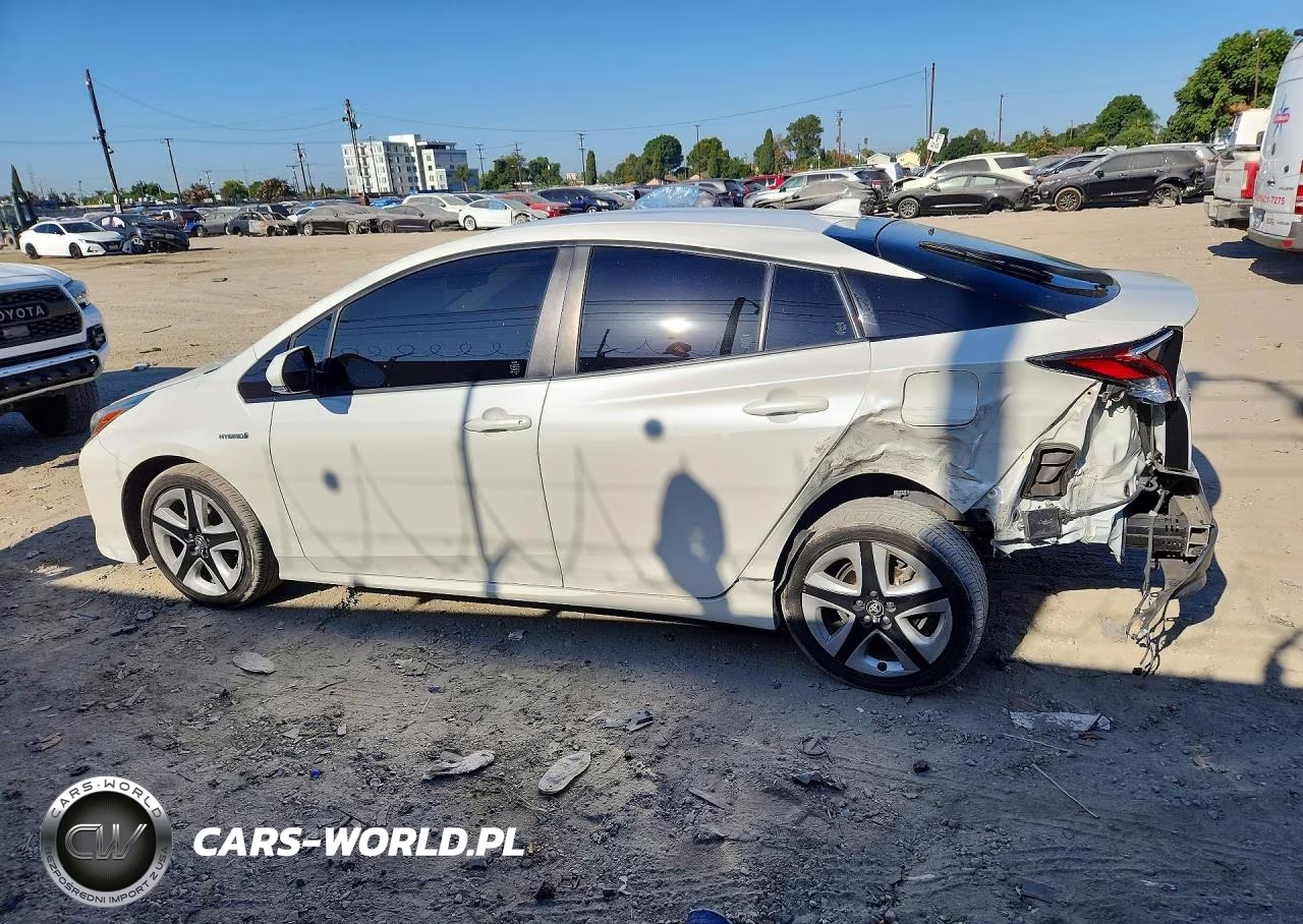 2018 Toyota Prius Three Touring VIN:JTDKARFU4J3063591 - 2