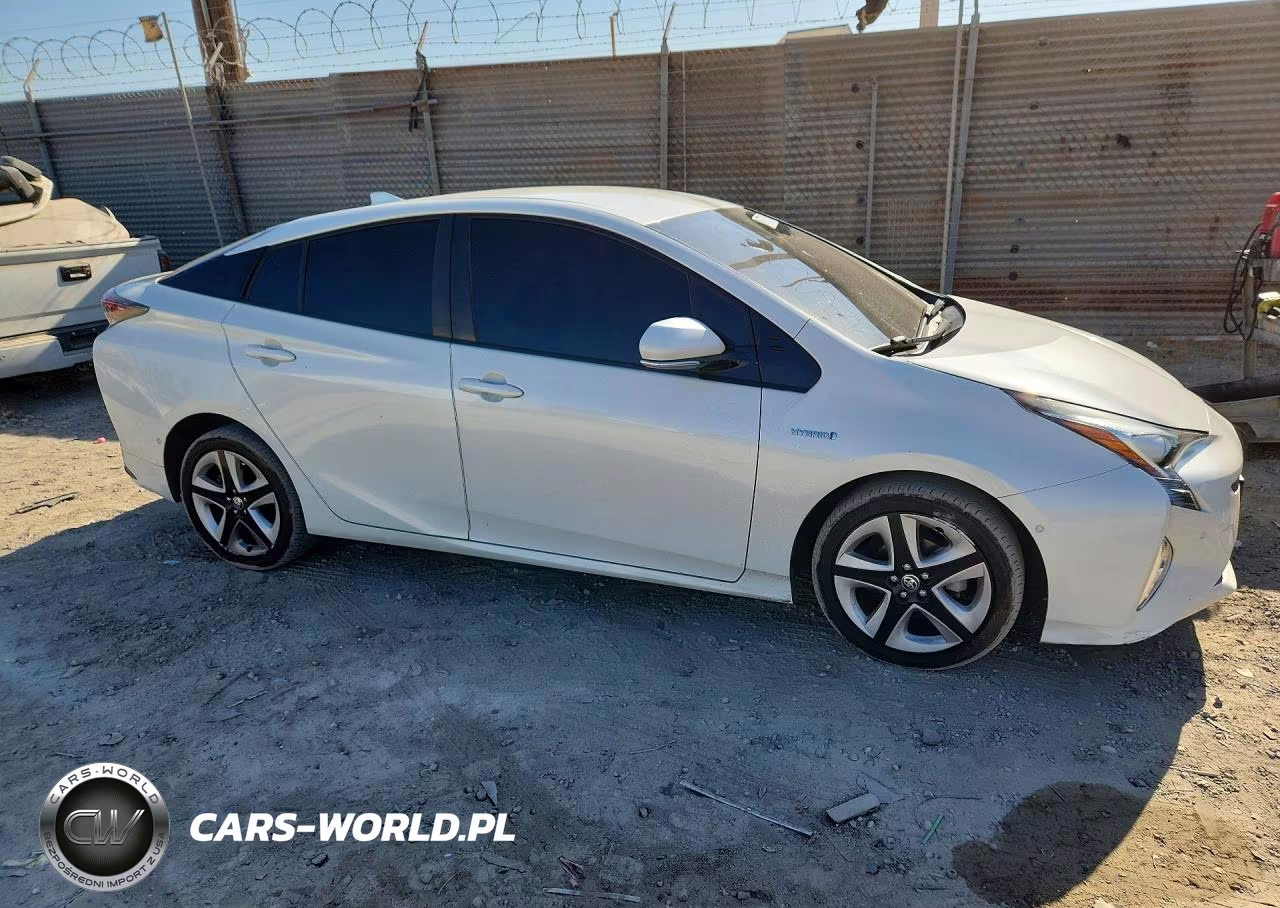 2018 Toyota Prius Three Touring VIN:JTDKARFU4J3063591 - 4