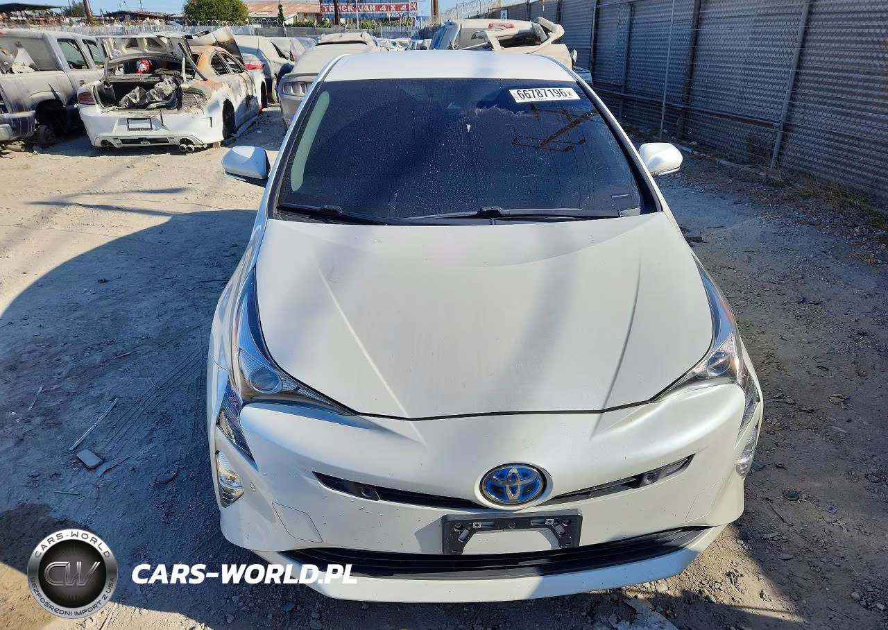 2018 Toyota Prius Three Touring VIN:JTDKARFU4J3063591 - 5