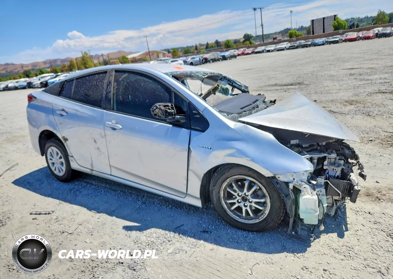 2020 Toyota Prius Le VIN:JTDKARFU4L3113893 - 4