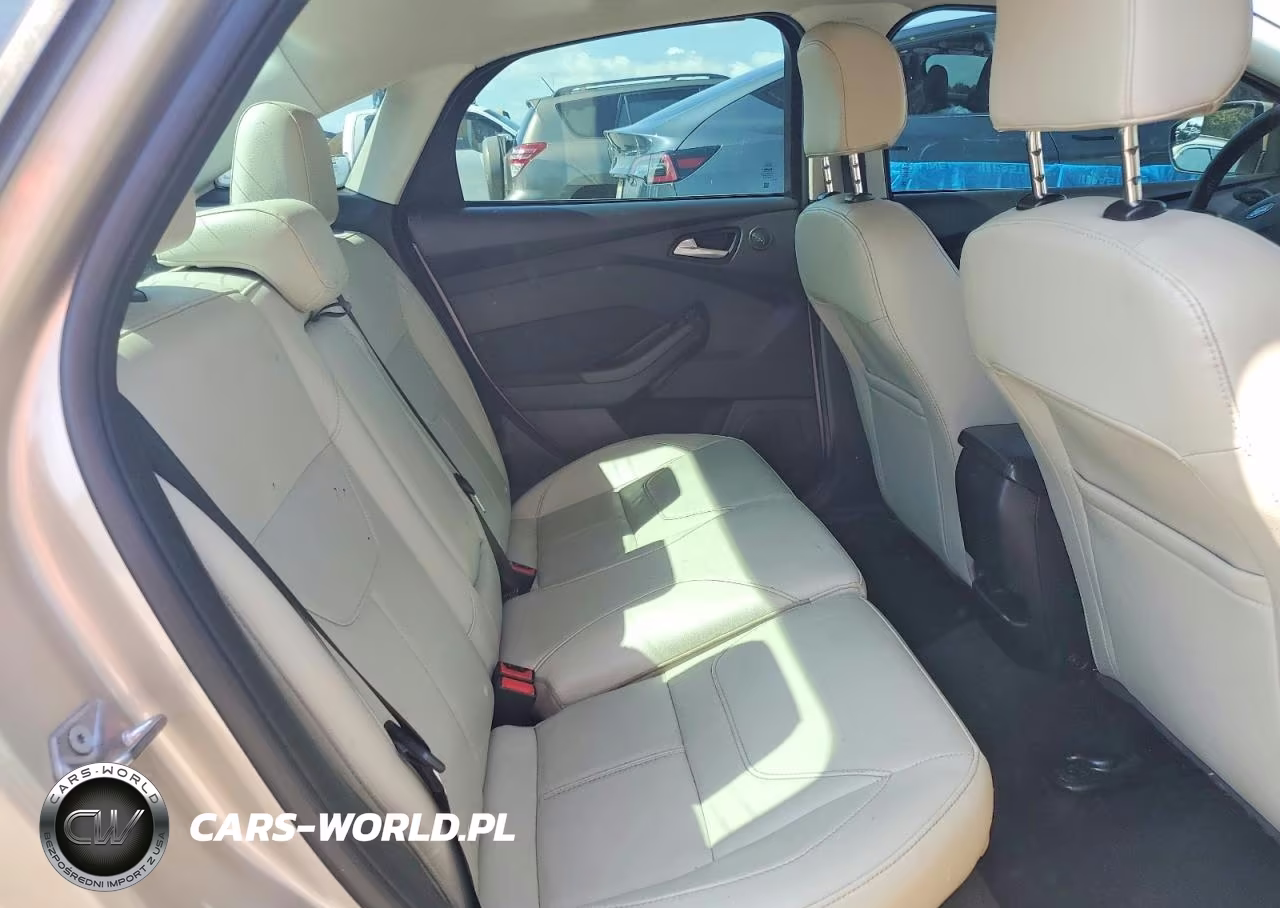 2018 Ford Focus Titanium VIN:1FADP3J27JL252056 - 10
