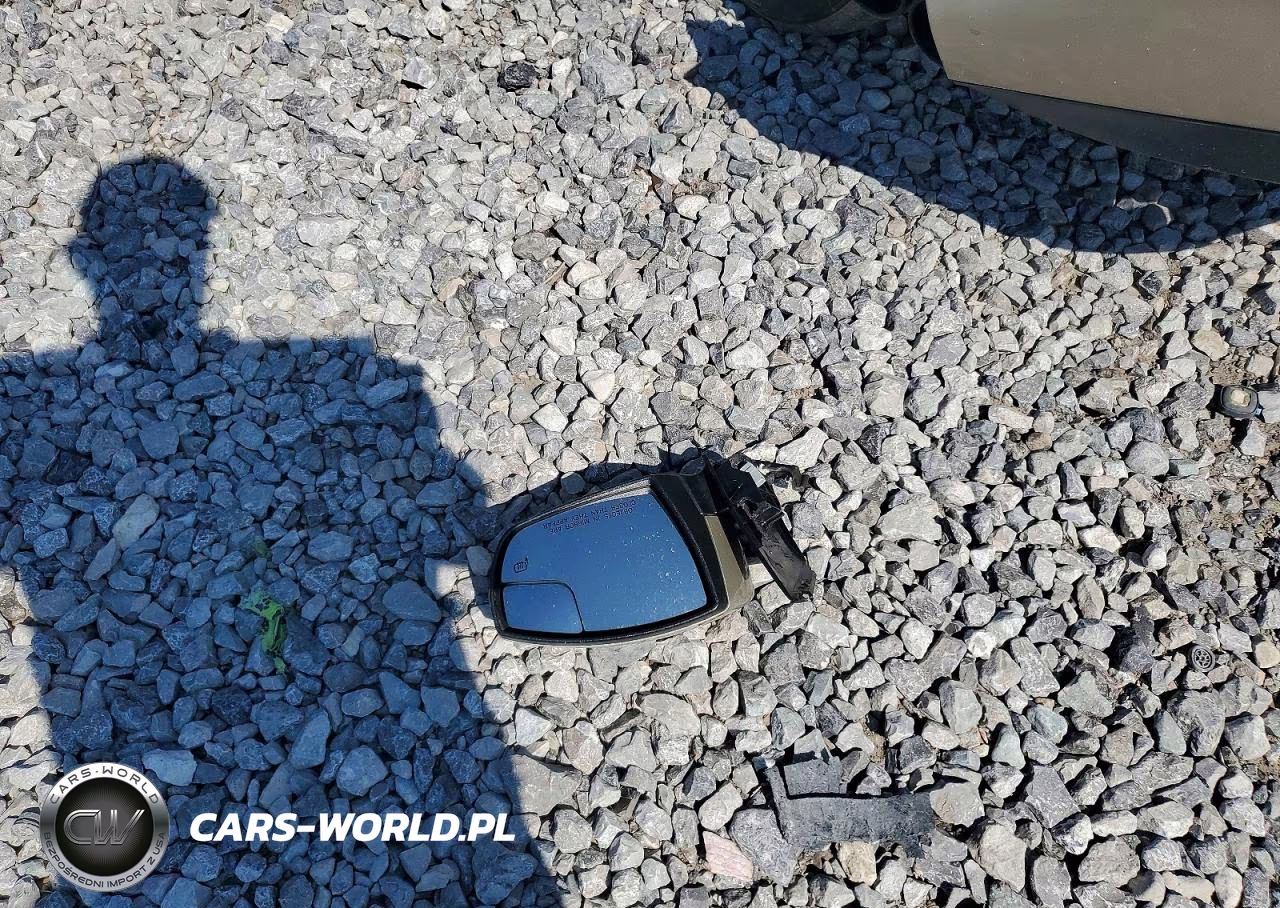 2018 Ford Focus Titanium VIN:1FADP3J27JL252056 - 12