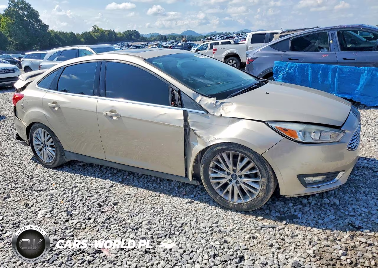2018 Ford Focus Titanium VIN:1FADP3J27JL252056 - 4