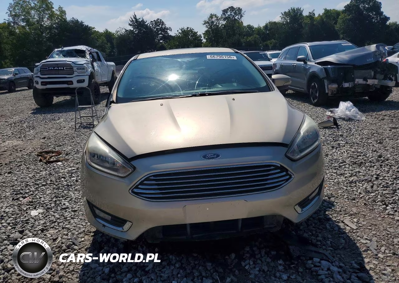 2018 Ford Focus Titanium VIN:1FADP3J27JL252056 - 5