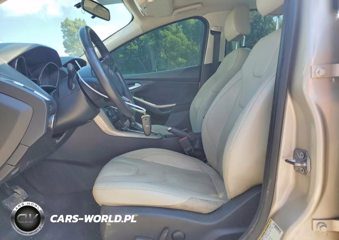 2018 Ford Focus Titanium VIN:1FADP3J27JL252056 - 7