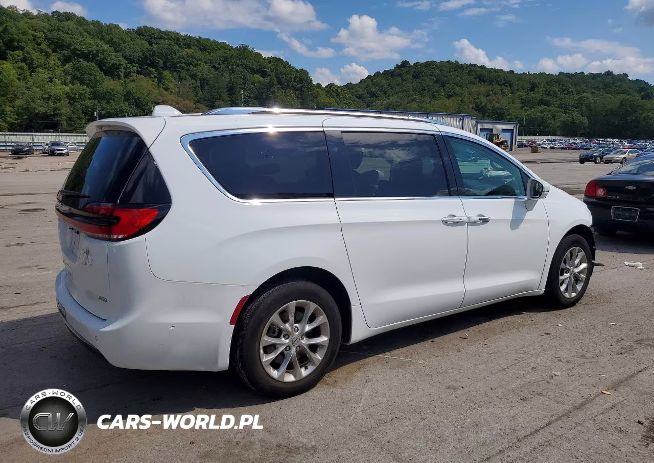 2021 Chrysler Pacifica Touring L VIN:2C4RC3BG2MR606499 - 3