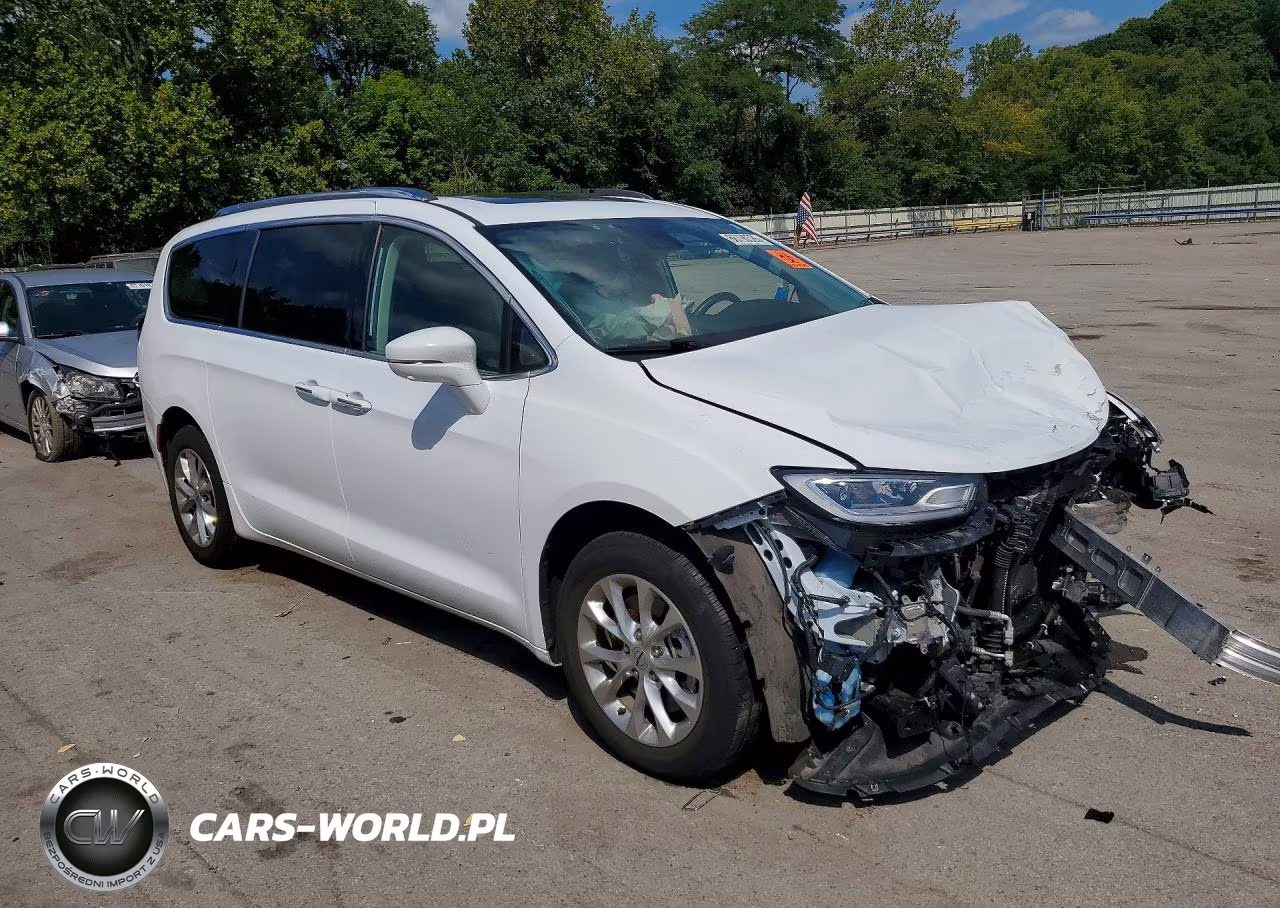2021 Chrysler Pacifica Touring L VIN:2C4RC3BG2MR606499 - 4