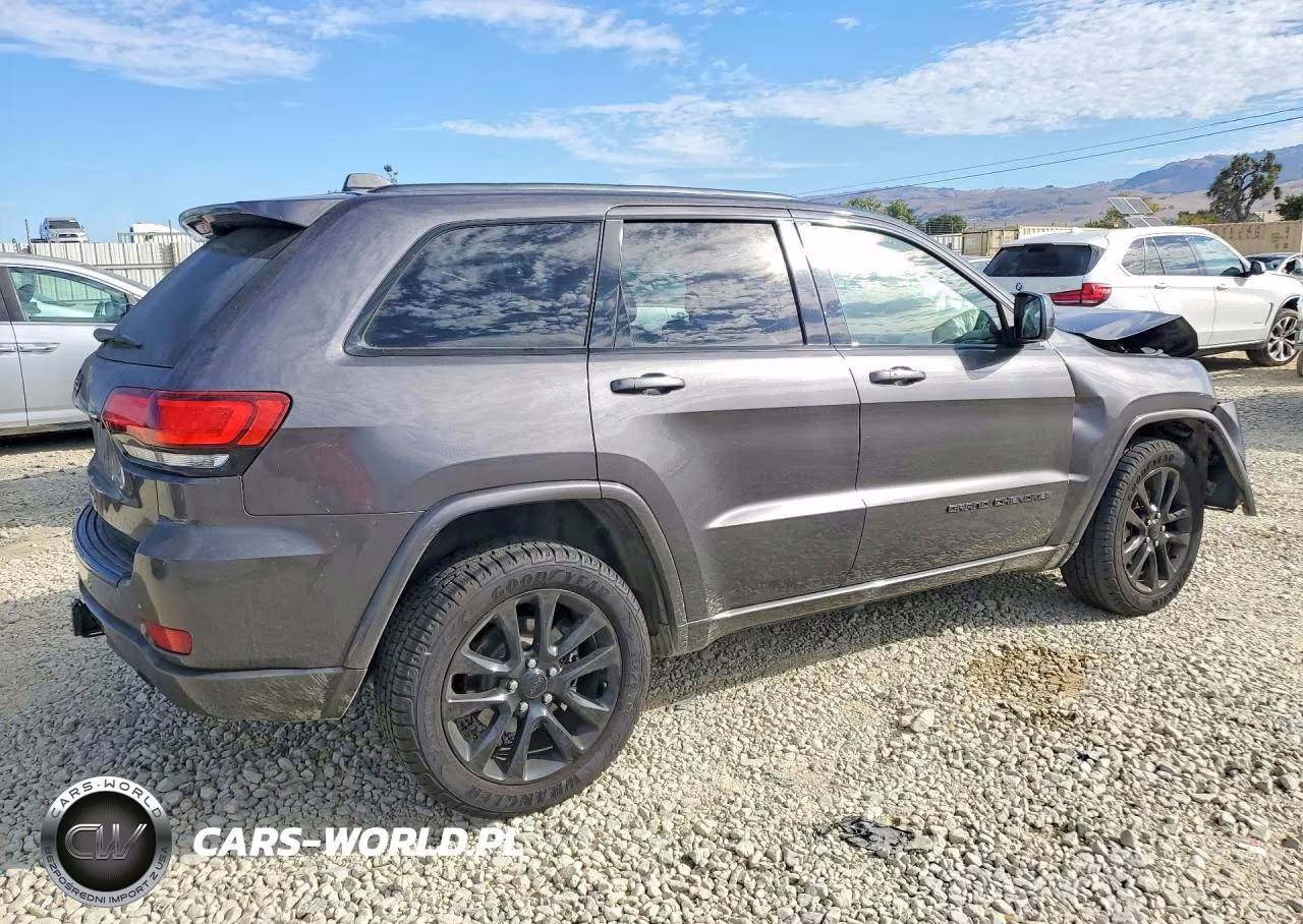 2017 Jeep Grand Cherokee Laredo VIN:1C4RJFAG4HC700603 - 3