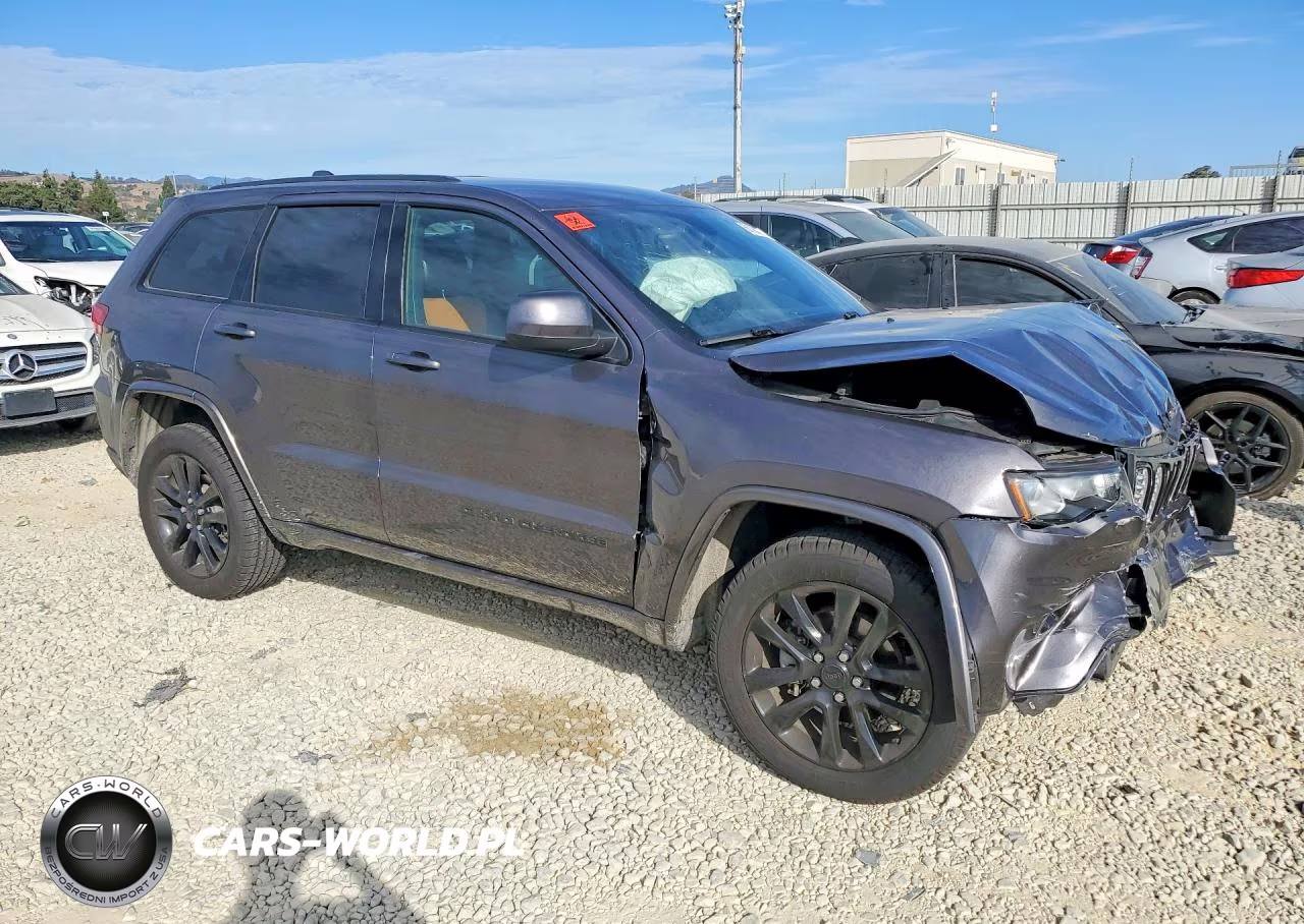 2017 Jeep Grand Cherokee Laredo VIN:1C4RJFAG4HC700603 - 4