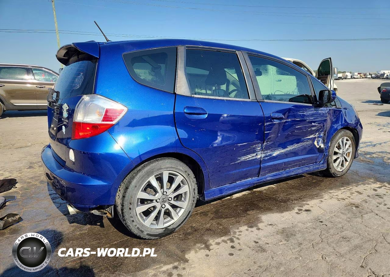 2013 Honda Fit Sport VIN:JHMGE8H62DC007512 - 3