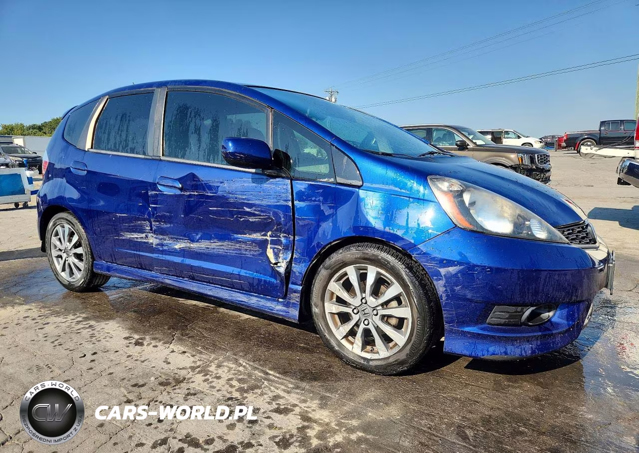2013 Honda Fit Sport VIN:JHMGE8H62DC007512 - 4
