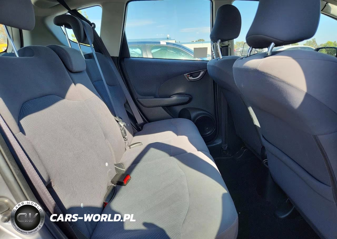 2010 Honda Fit VIN:JHMGE8H27AC022404 - 10