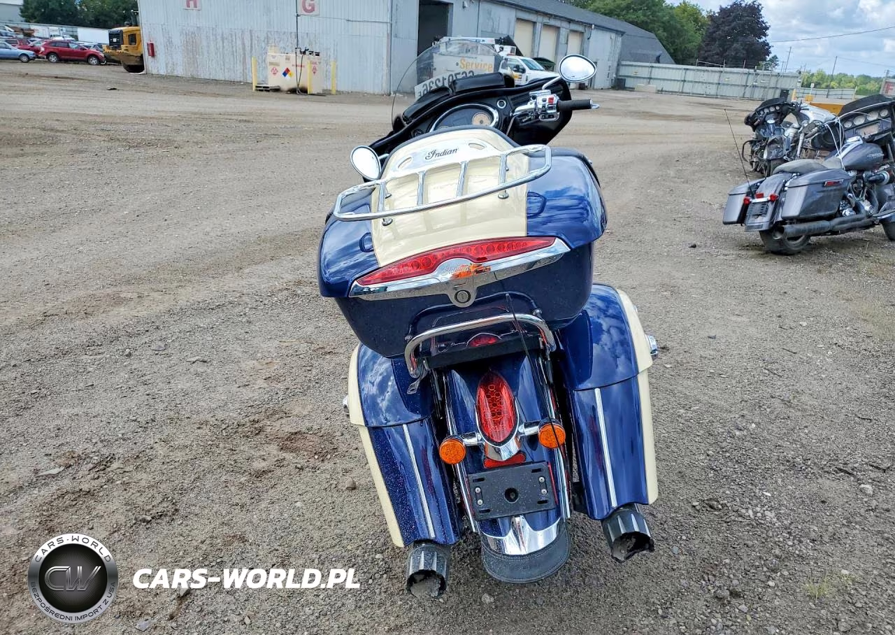 2015 Indian Chieftain VIN:56KTCAAA7F3325702 - 4