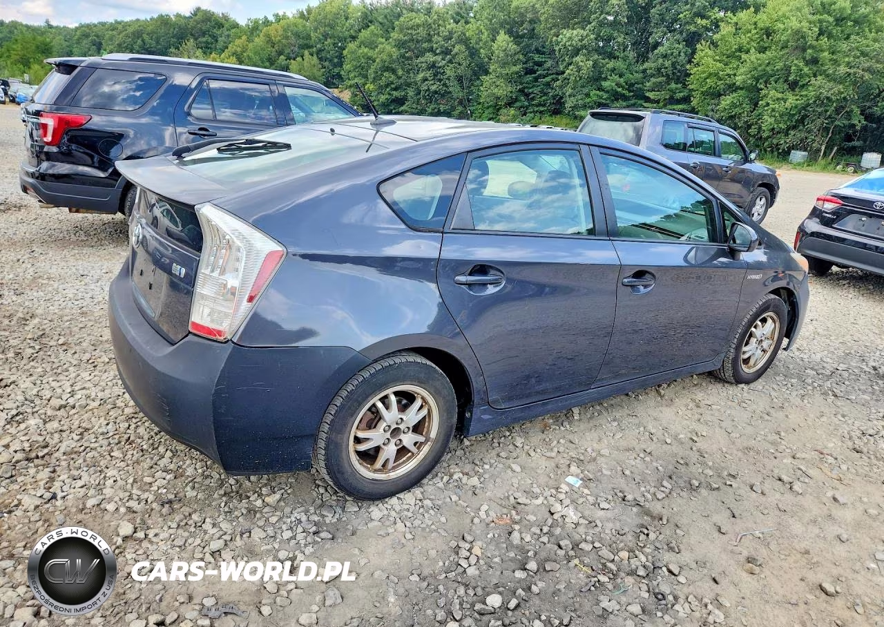 2011 Toyota Prius Three VIN:JTDKN3DU4B5304687 - 3