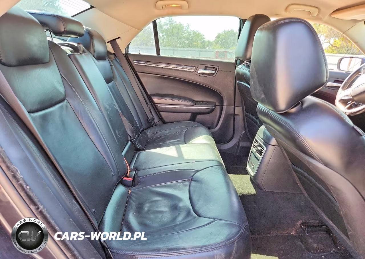 2015 Chrysler 300 Limited VIN:2C3CCAAG6FH929768 - 10