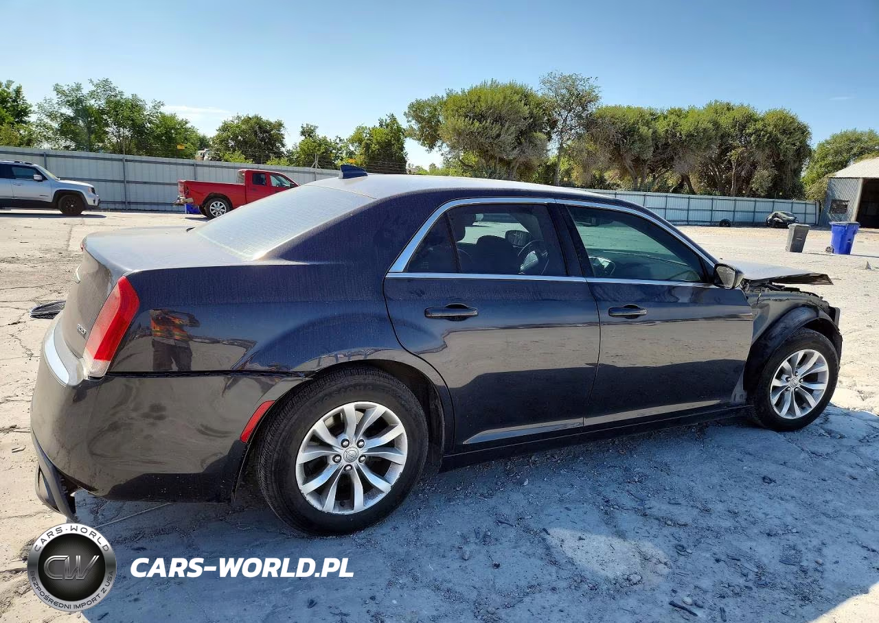2015 Chrysler 300 Limited VIN:2C3CCAAG6FH929768 - 3