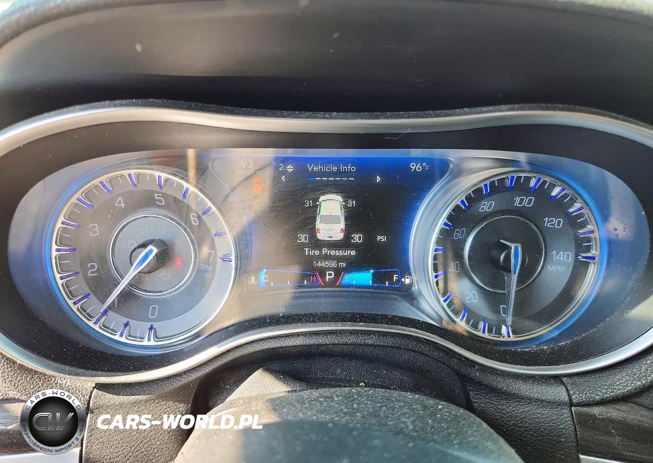 2015 Chrysler 300 Limited VIN:2C3CCAAG6FH929768 - 9