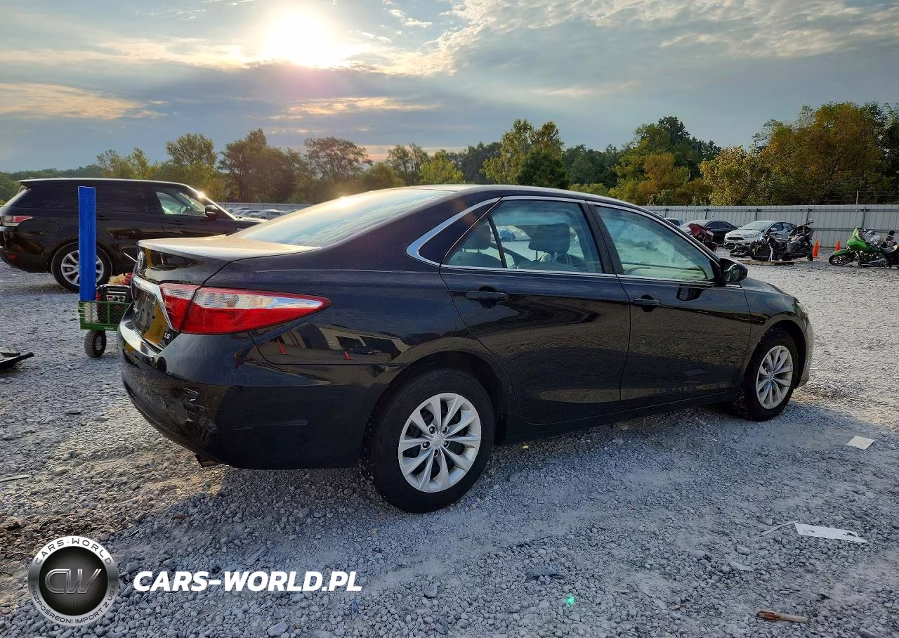 2017 Toyota Camry Le VIN:4T1BF1FK7HU686690 - 3