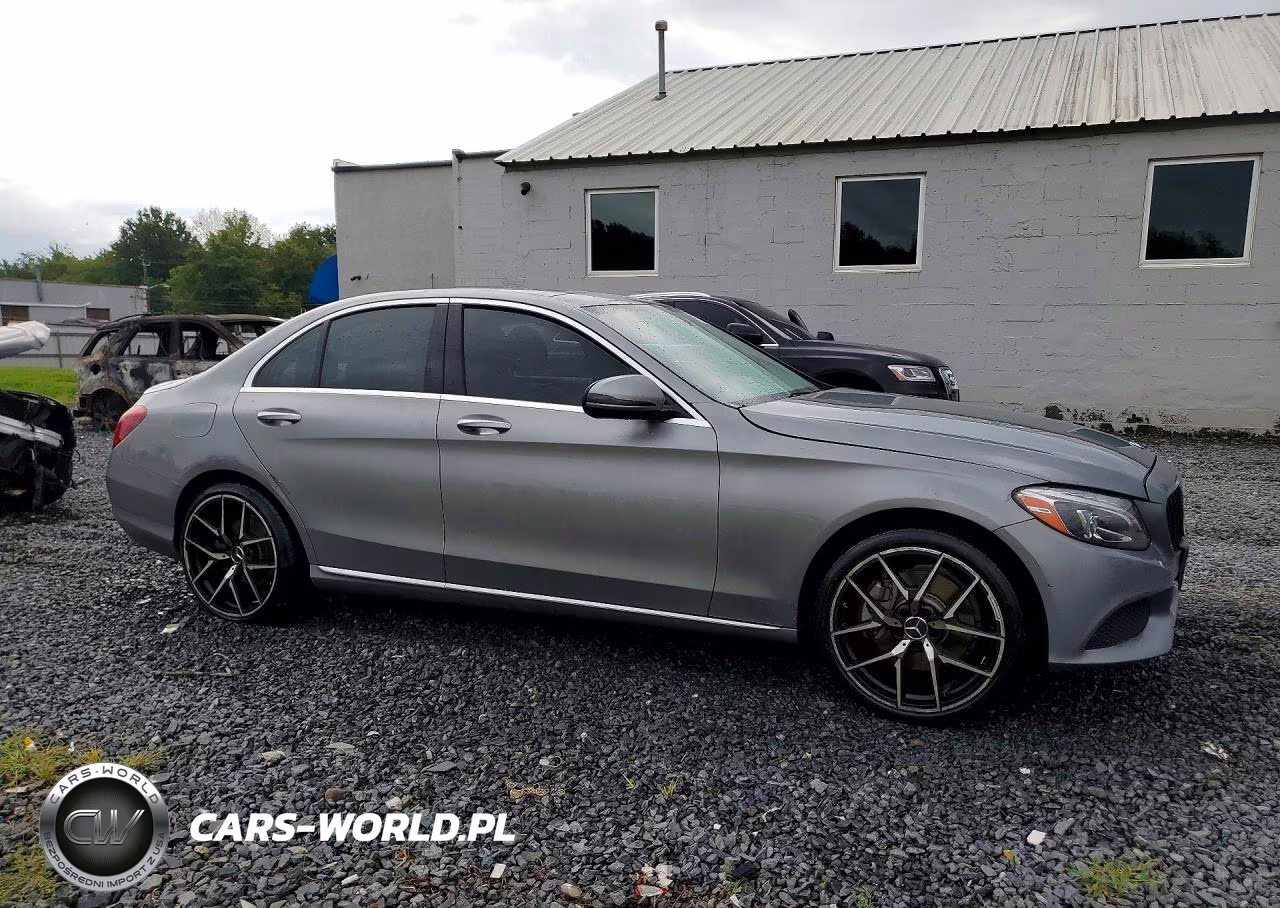 2015 Mercedes-Benz C 300 4Matic VIN:55SWF4KB8FU014882 - 4