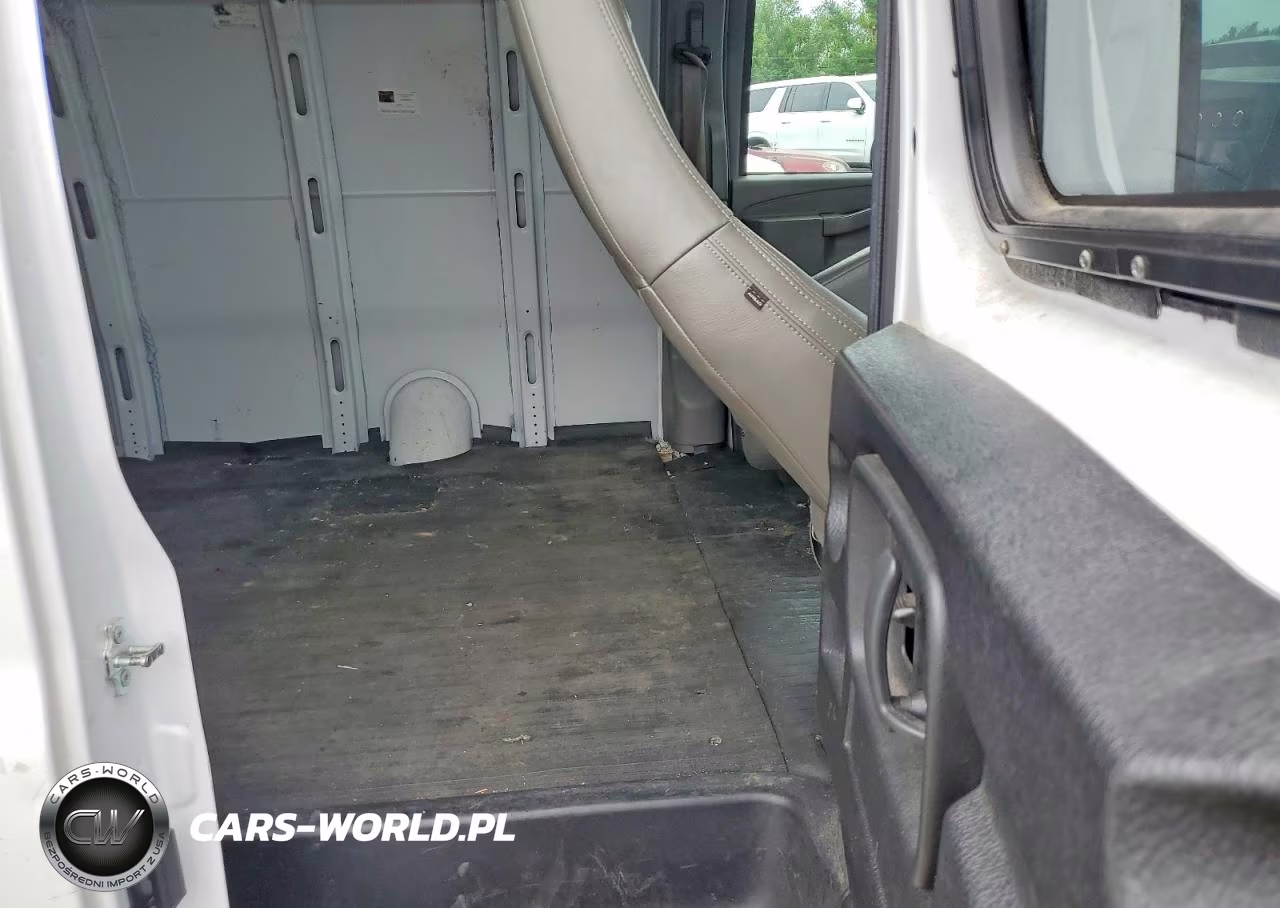 2022 Chevrolet Express G2500 VIN:1GCWGAFP7N1277620 - 11