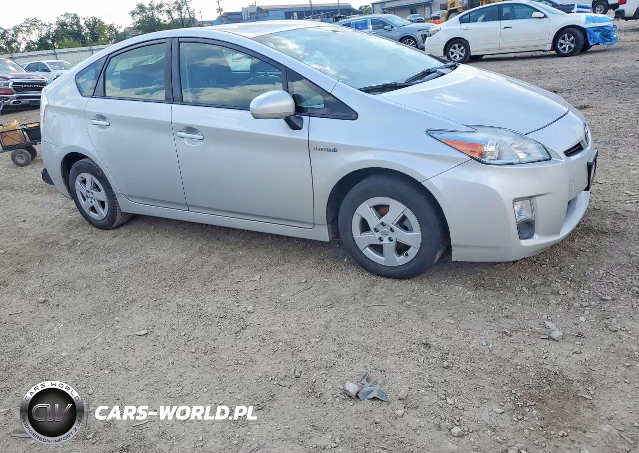 2021 Toyota Prius Ii VIN:JTDKN3DU8A0045620 - 4