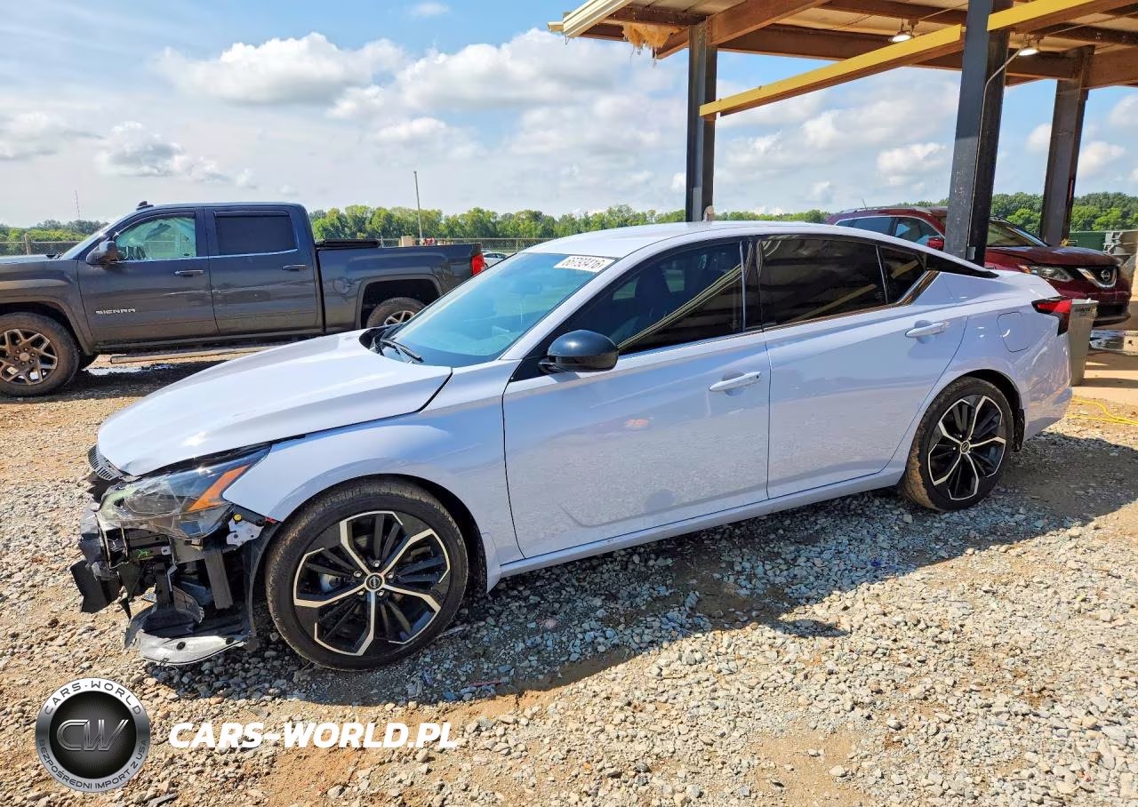 2025 Nissan Altima Sr