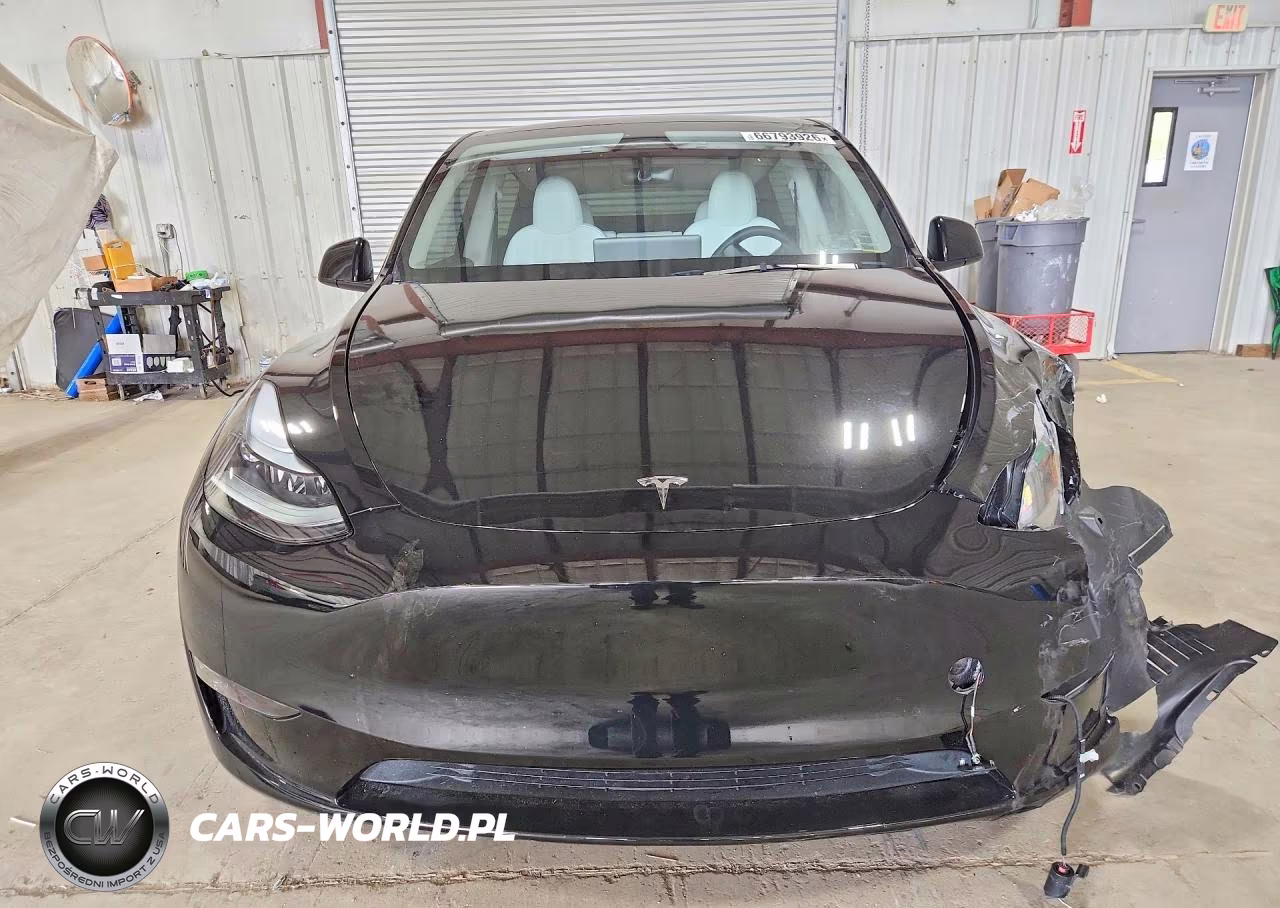 2025 Tesla Model Y VIN:7SAYGDEE2SF297905 - 5
