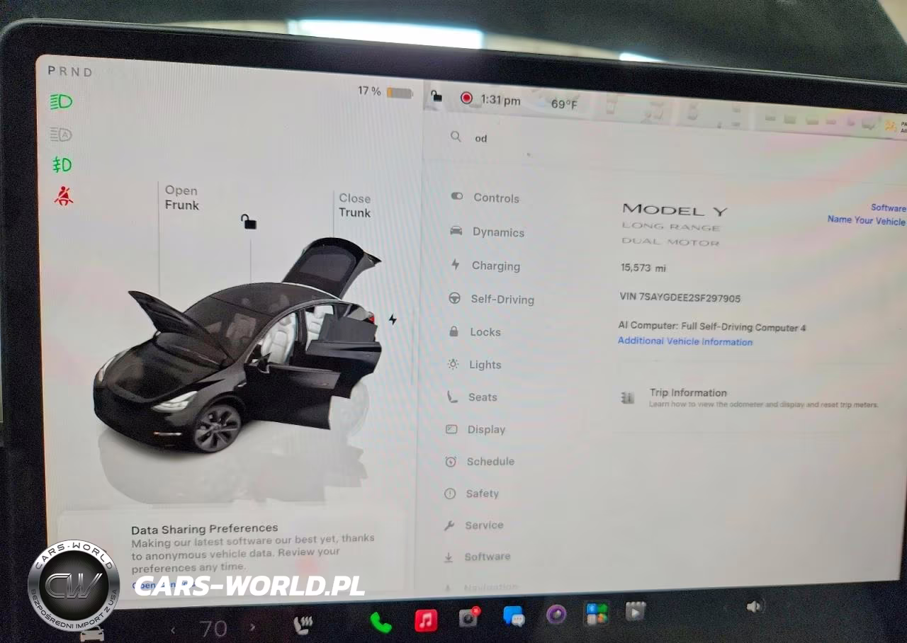 2025 Tesla Model Y VIN:7SAYGDEE2SF297905 - 9