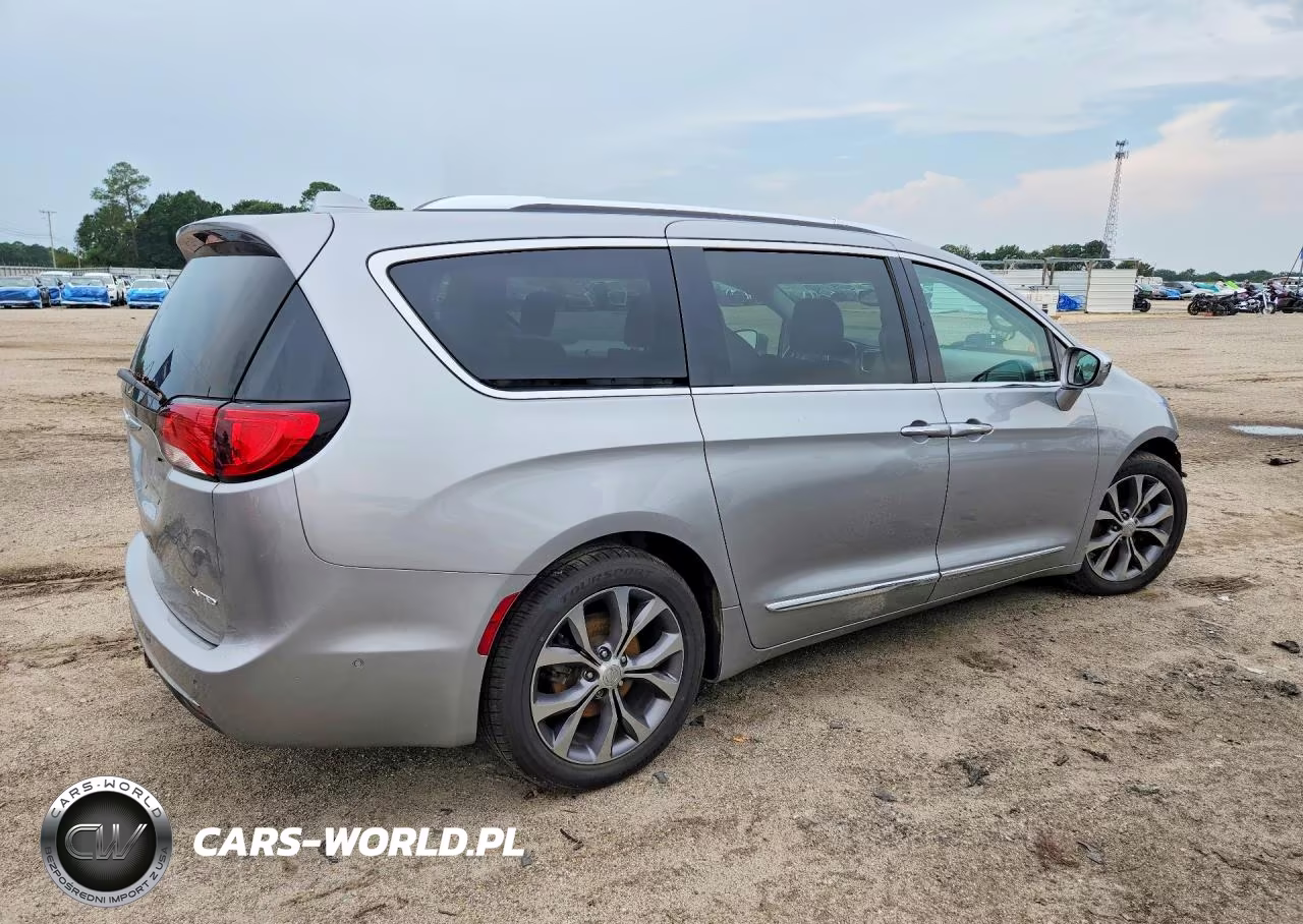 2017 Chrysler Pacifica Limited VIN:2C4RC1GG9HR744172 - 3