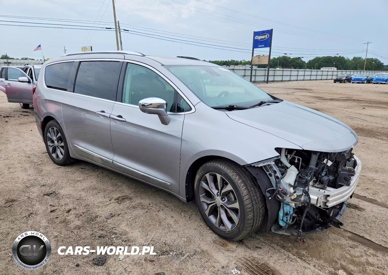 2017 Chrysler Pacifica Limited VIN:2C4RC1GG9HR744172 - 4