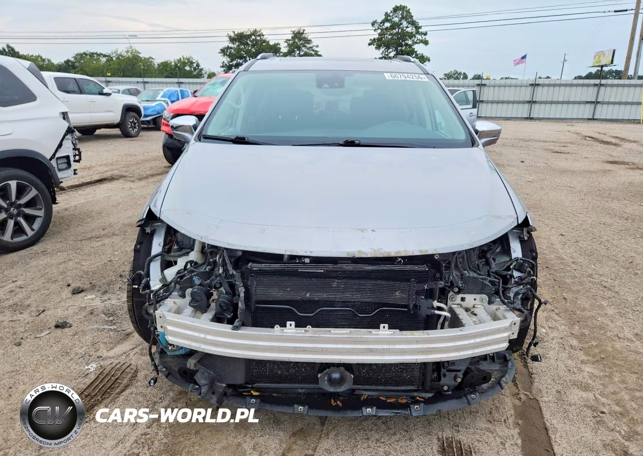 2017 Chrysler Pacifica Limited VIN:2C4RC1GG9HR744172 - 5