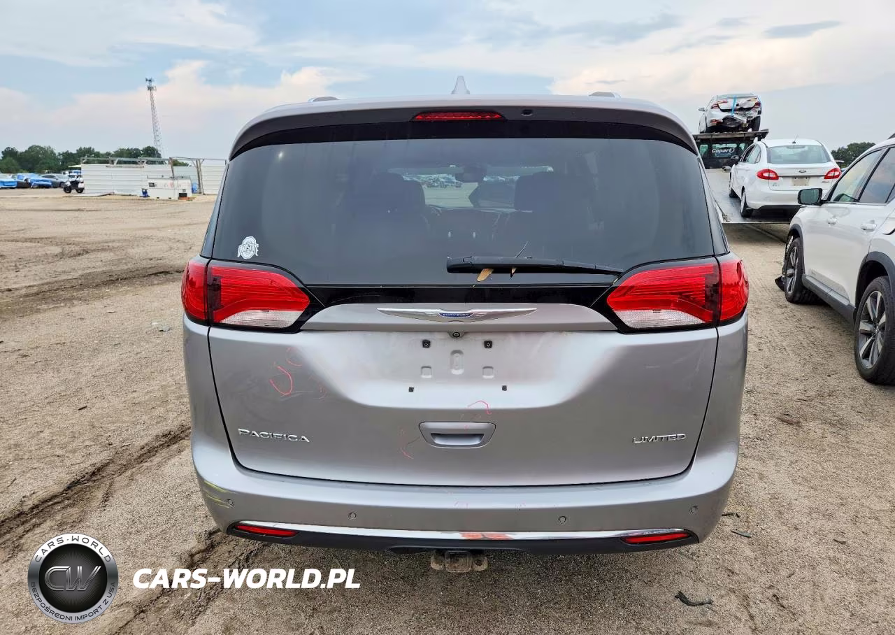 2017 Chrysler Pacifica Limited VIN:2C4RC1GG9HR744172 - 6