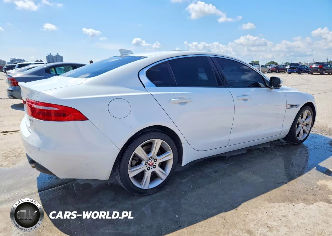 2018 Jaguar Xe Premium VIN:SAJAD4FX4JCP35148 - 3