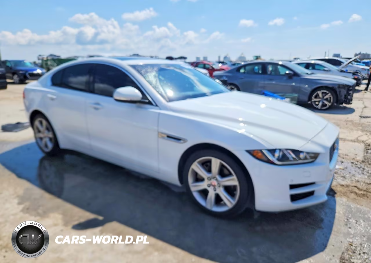 2018 Jaguar Xe Premium VIN:SAJAD4FX4JCP35148 - 4