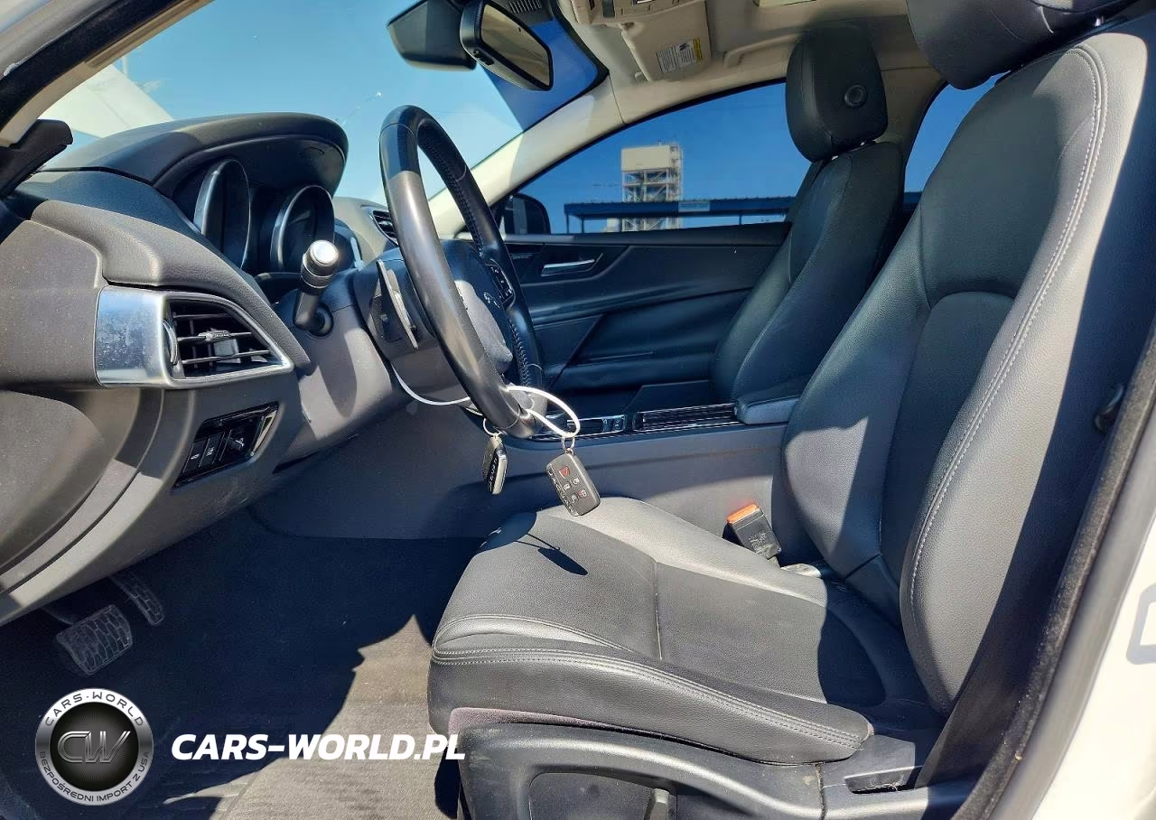 2018 Jaguar Xe Premium VIN:SAJAD4FX4JCP35148 - 7