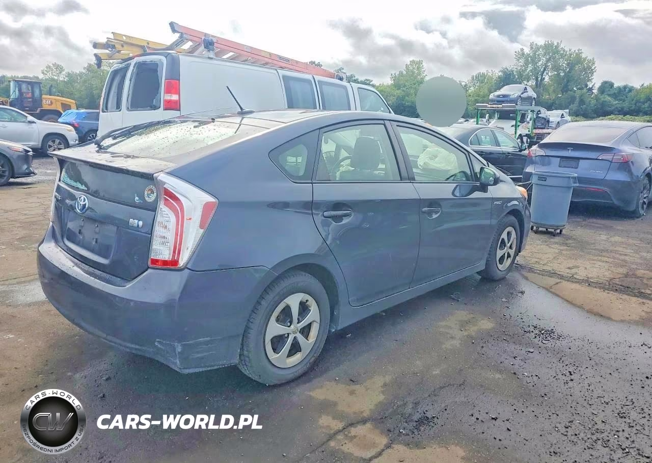 2013 Toyota Prius Four VIN:JTDKN3DU7D5690640 - 3