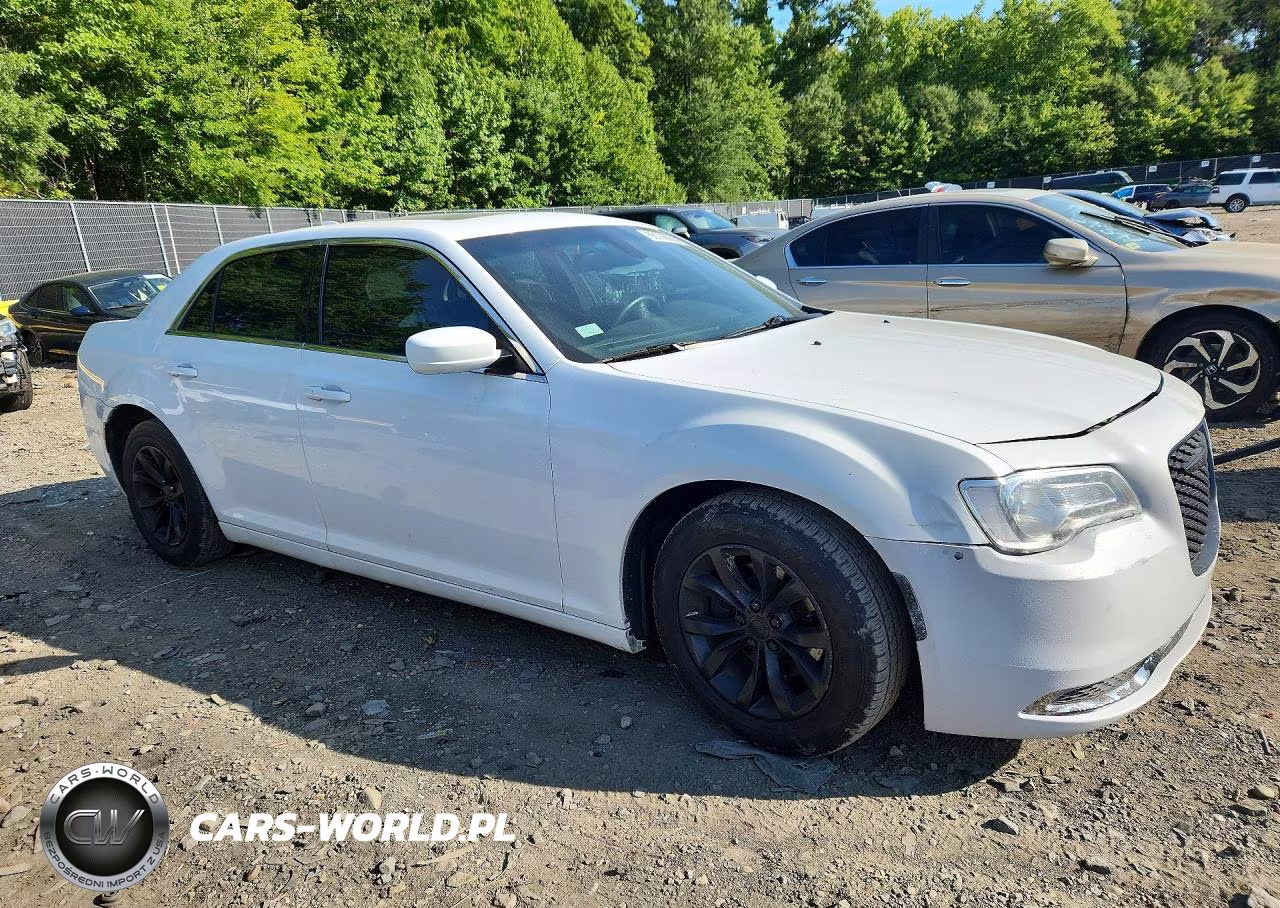 2016 Chrysler 300 Limited VIN:2C3CCAAG8GH229655 - 4