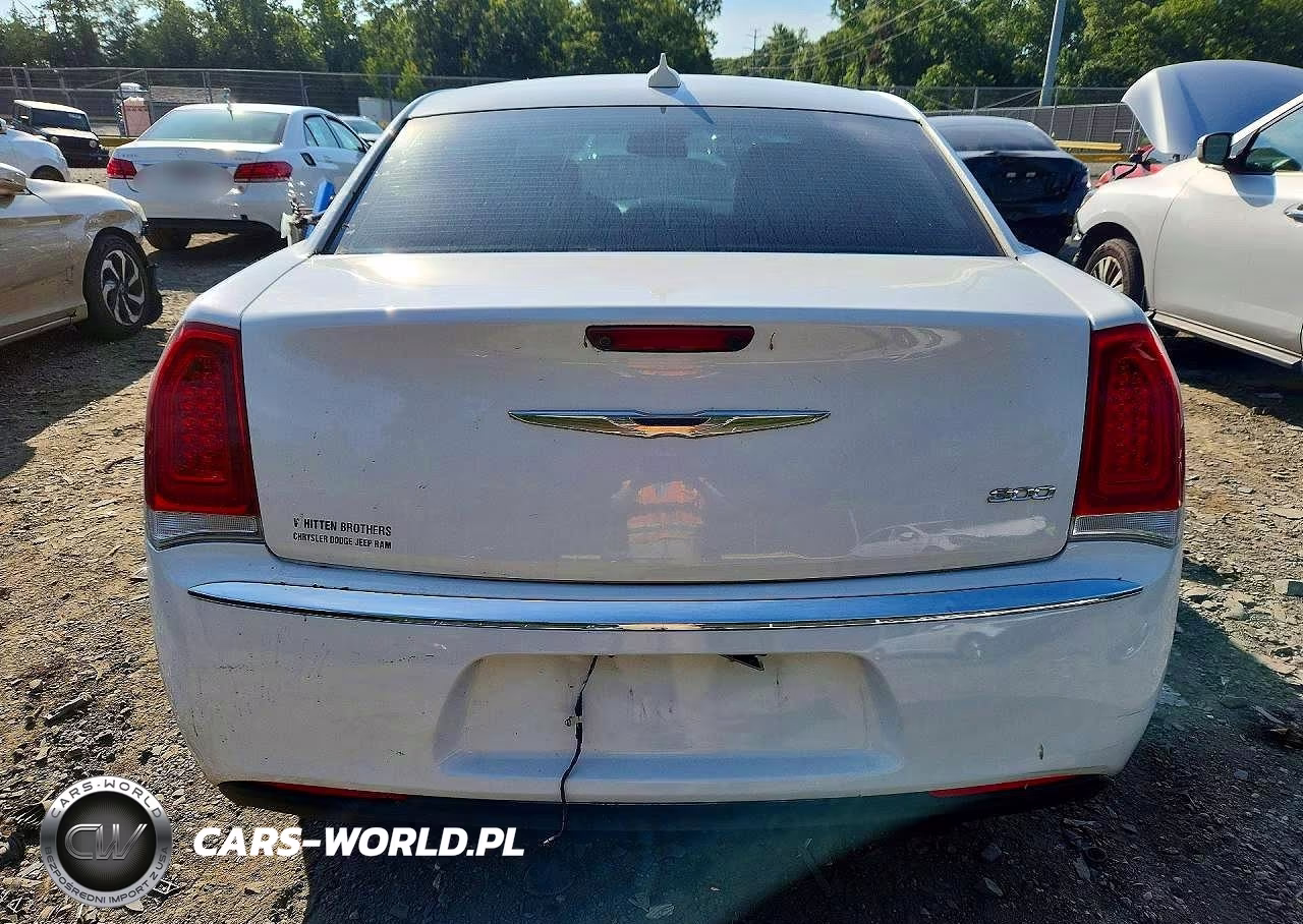 2016 Chrysler 300 Limited VIN:2C3CCAAG8GH229655 - 6