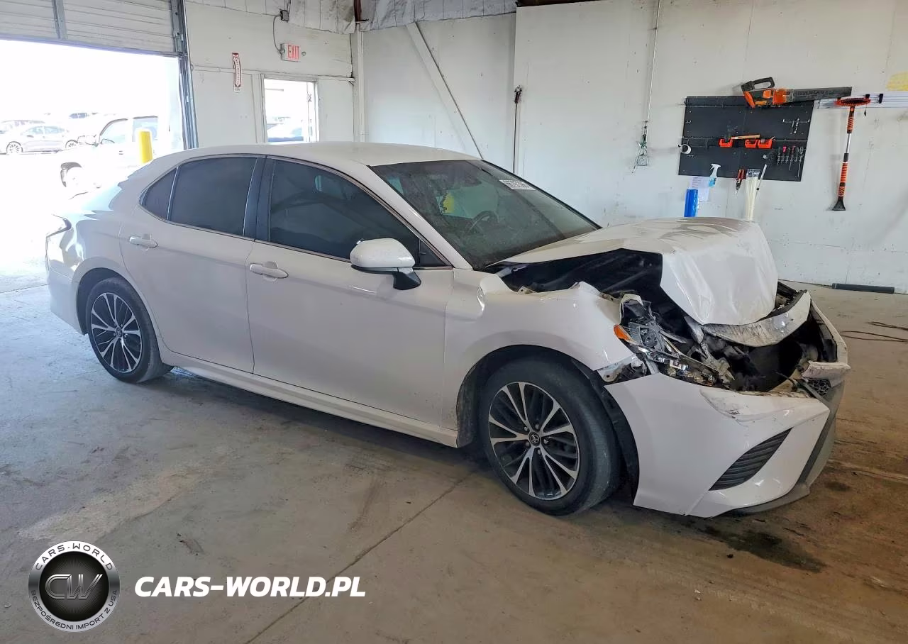 2018 Toyota Camry Se VIN:4T1B11HK9JU065579 - 4