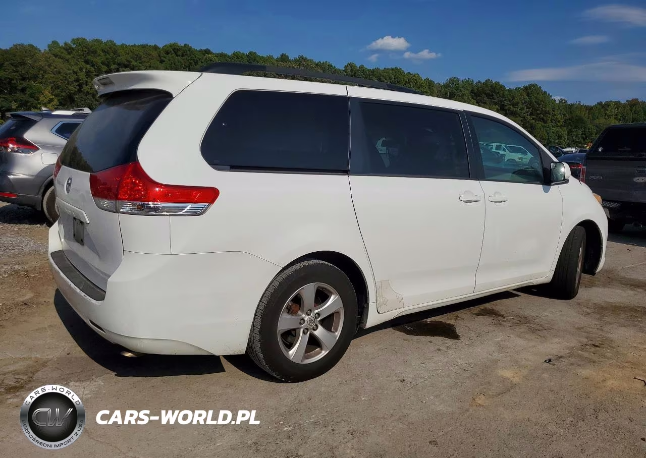 2014 Toyota Sienna Le VIN:5TDKK3DC8ES405942 - 3