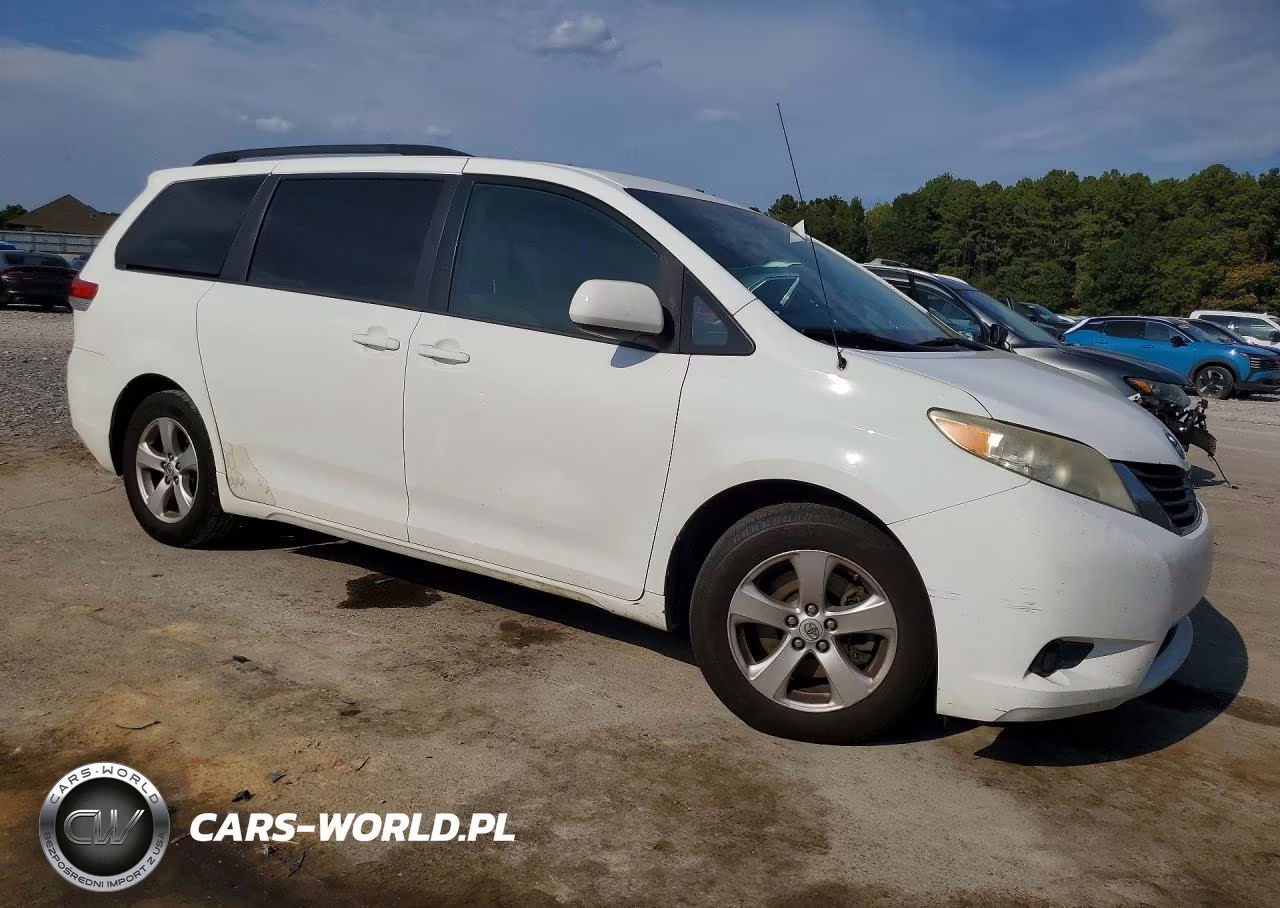 2014 Toyota Sienna Le VIN:5TDKK3DC8ES405942 - 4