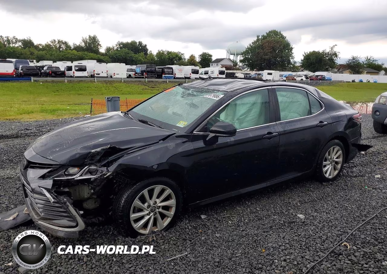 2021 Toyota Camry Le – zdjęcie 1 z 12