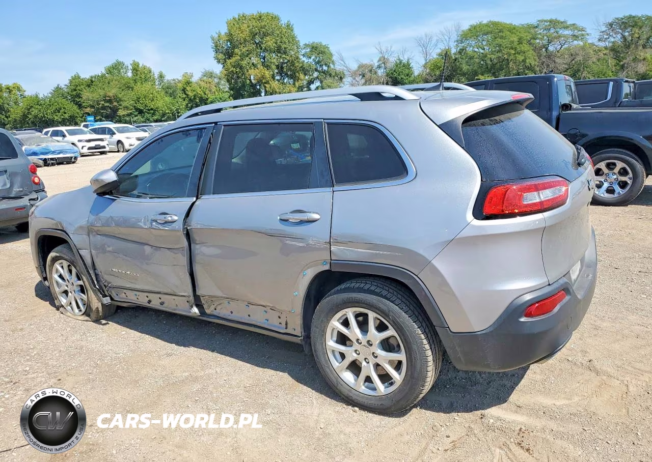 2016 Jeep Cherokee Latitude VIN:1C4PJLCSXGW189676 - 2