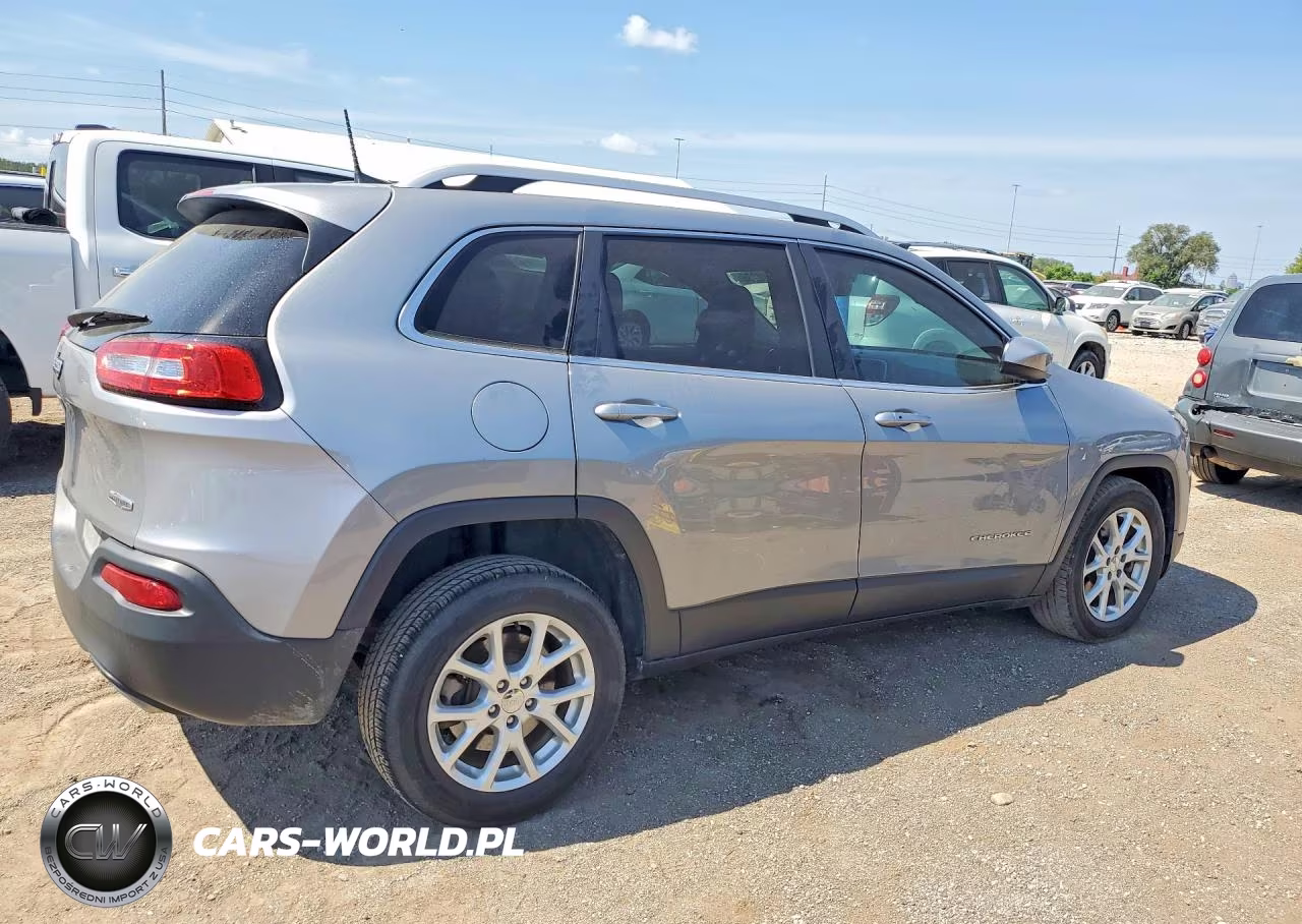 2016 Jeep Cherokee Latitude VIN:1C4PJLCSXGW189676 - 3