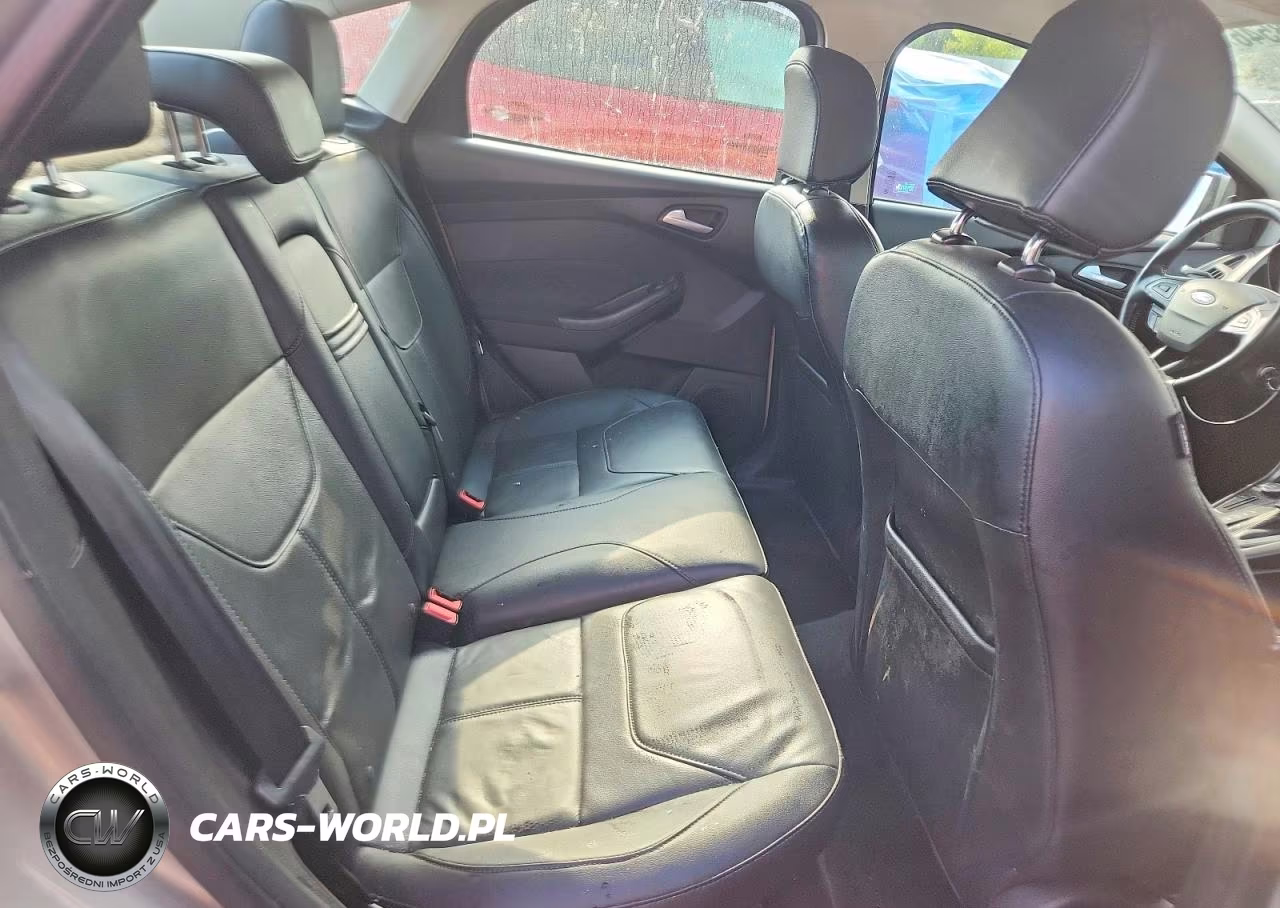2016 Ford Focus Se VIN:1FADP3F22GL370906 - 10